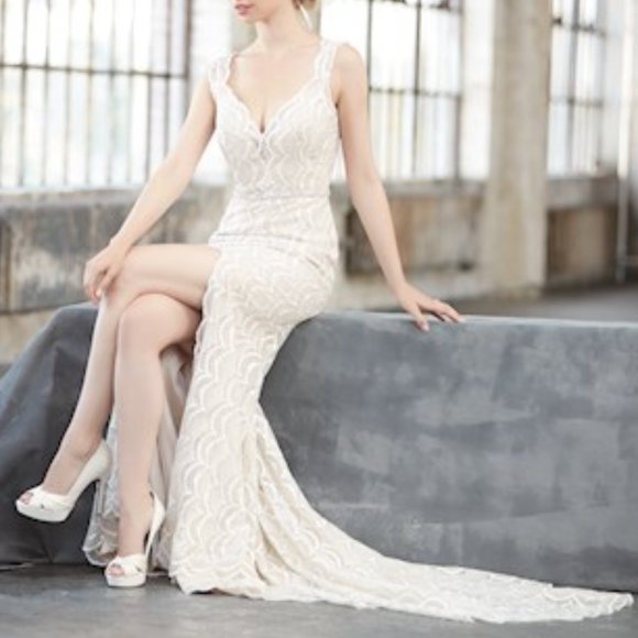 Sample Wedding Dress, Allure Madison James Vintage Lace, Leg Slit ,BLING , Sexy - Picture 4 of 6